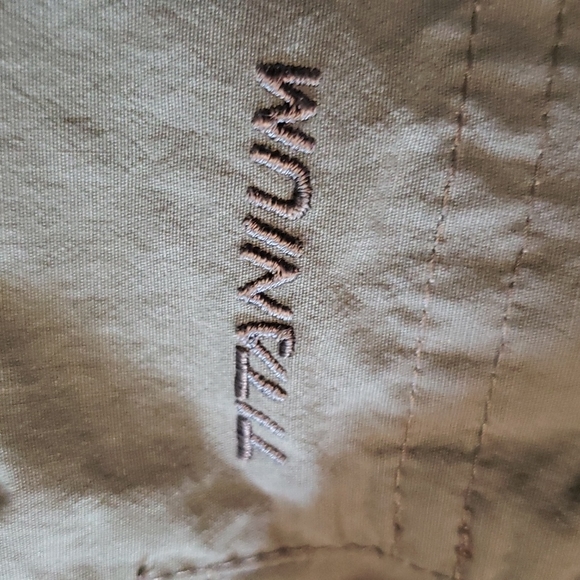 ⭐️3/$35 Columbia Titanium Capris - Picture 6 of 9